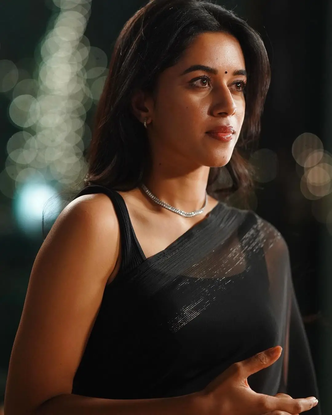 Mirnalini Ravi in Indian Traditional Black Saree Sleeveless Blouse